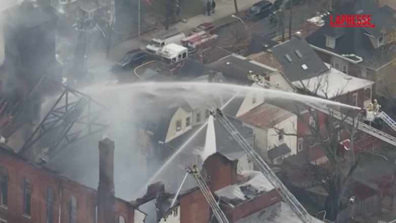 Usa, incendio devasta chiesa a Pottstown: il video