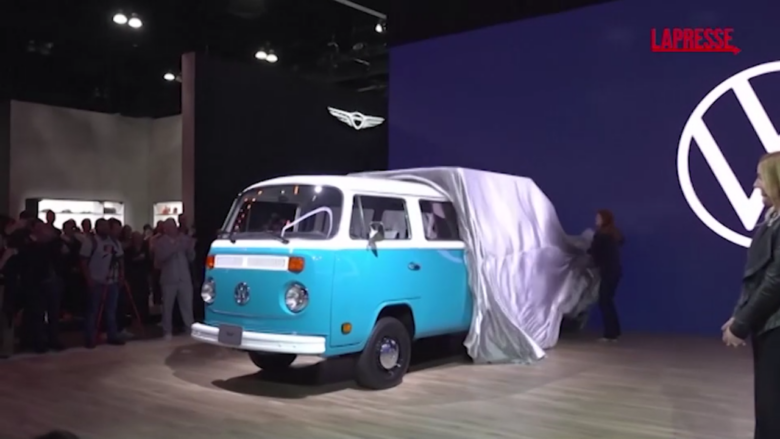 California, mini van Volkswagen restaurato dopo un incendio