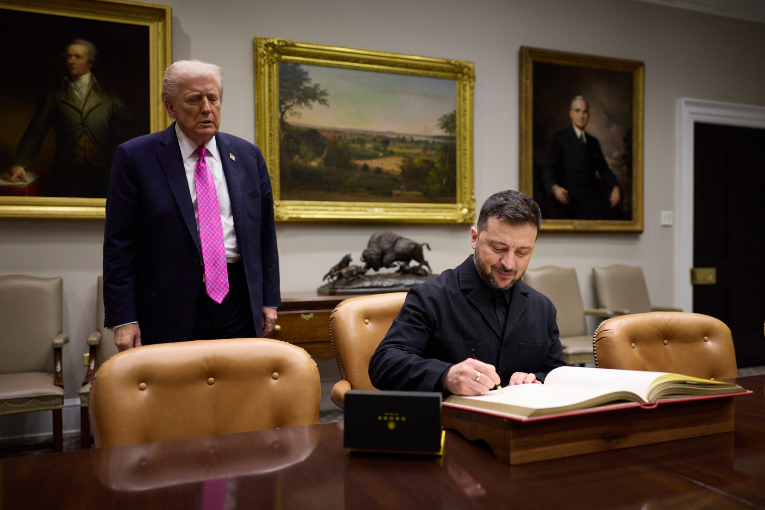 Ucraina, Trump: “Kiev  dovrà farsi andar bene il mio piano”. Putin: “Può essere base per accordo di pace”