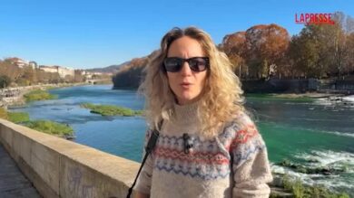 Venezia, acque Canal Grande tinte di verde da ecoattivisti: tra loro Thunberg