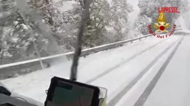 Maltempo, prima neve nelle Marche: le immagini