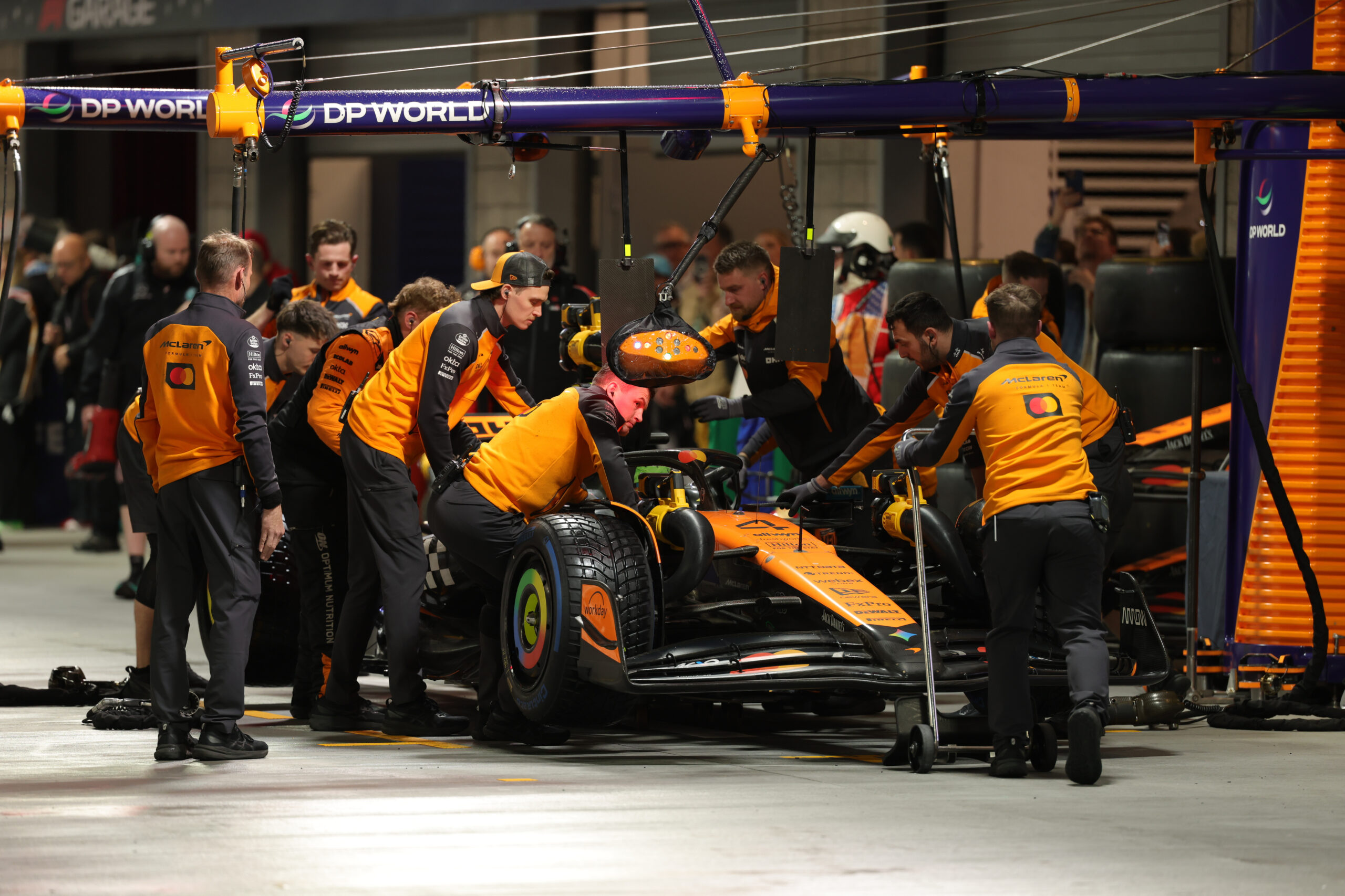 Gp Las Vegas, McLaren squalificate per fondo irregolare, ora Verstappen ‘vede’ il mondiale: la classifica aggiornata