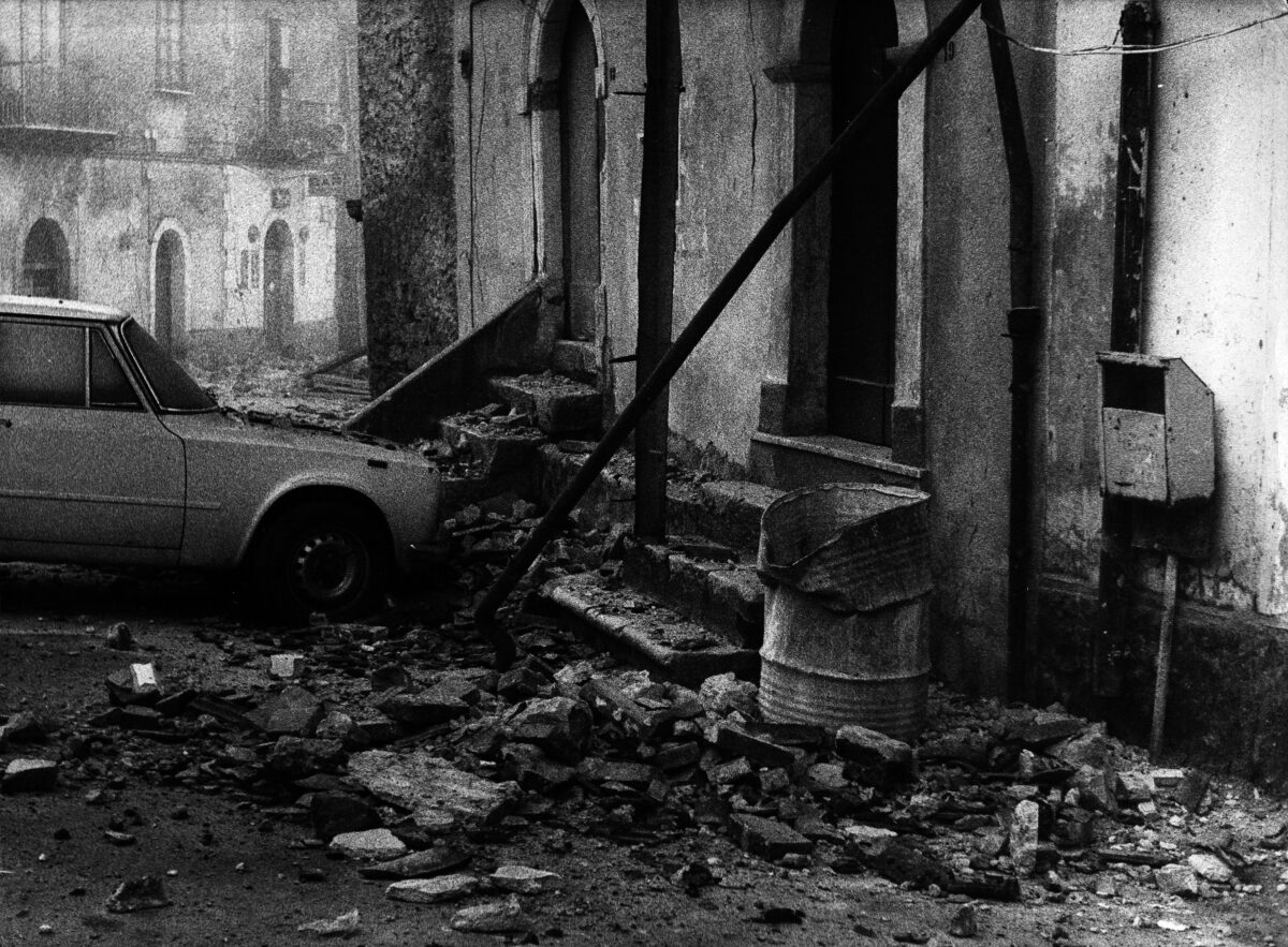 Terremoto Irpinia, 45 anni fa la tragedia che causò oltre 3mila vittime: il ricordo di Mattarella