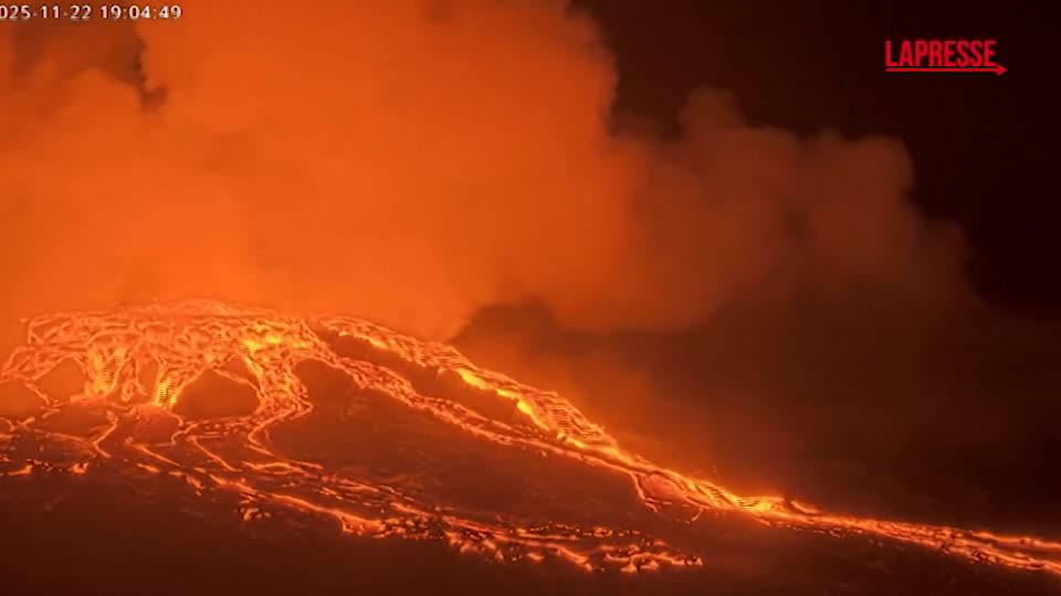 Hawaii, il vulcano Kilauea è uno spettacolo: le immagini della nuova eruzione