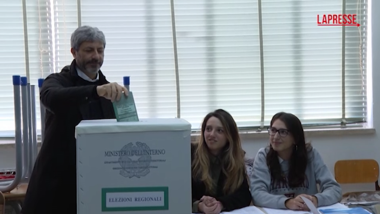 Regionali Campania 2025, Fico vota nel seggio di Posillipo