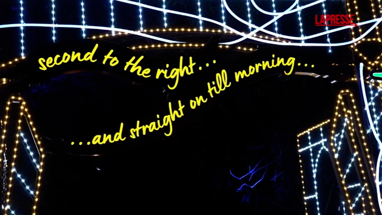 Londra, alla Kenwood House la magia di Peter Pan: le immagini dello spettacolare gioco di luci