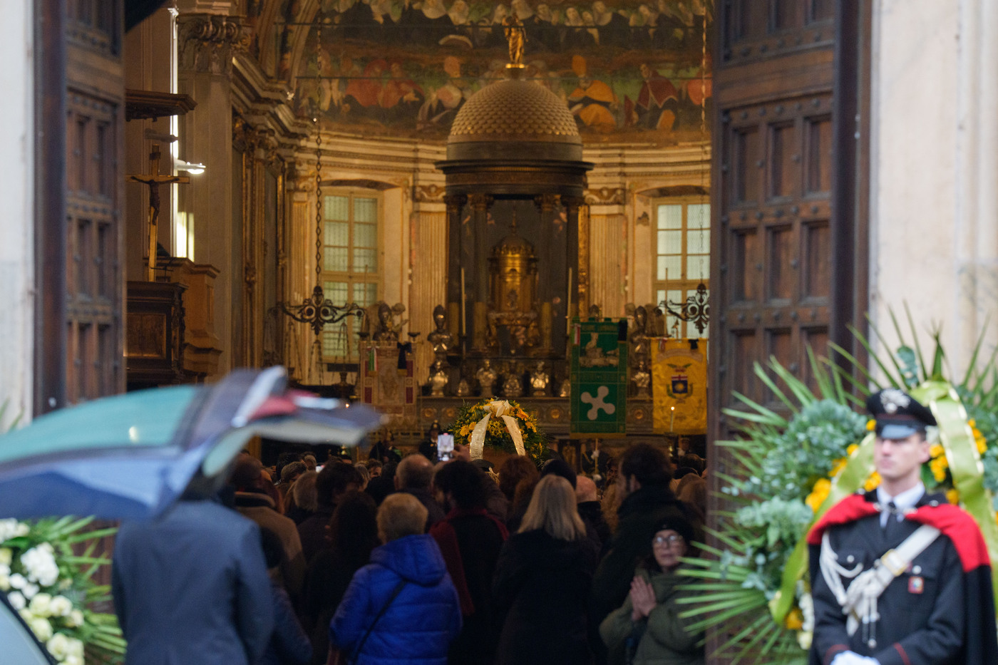 Funerali Ornella Vanoni, le esequie della cantante a Milano – La diretta