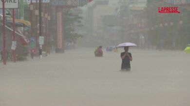 Thailandia, piogge torrenziali colpiscono 2 milioni di persone: il video degli allagamenti