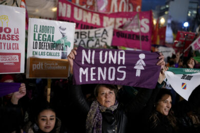 25 novembre, da ‘Ni una menos’ al ‘Me too’. Storia del movimento simbolo della lotta alla violenza sulle donne