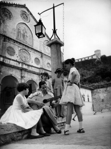 01/06/1959 La cantante milanese Ornella Vanoni ospite di Spoleto, durante lo svolgimento del Festival Busta n° 159. Archivio storico LaPresse
