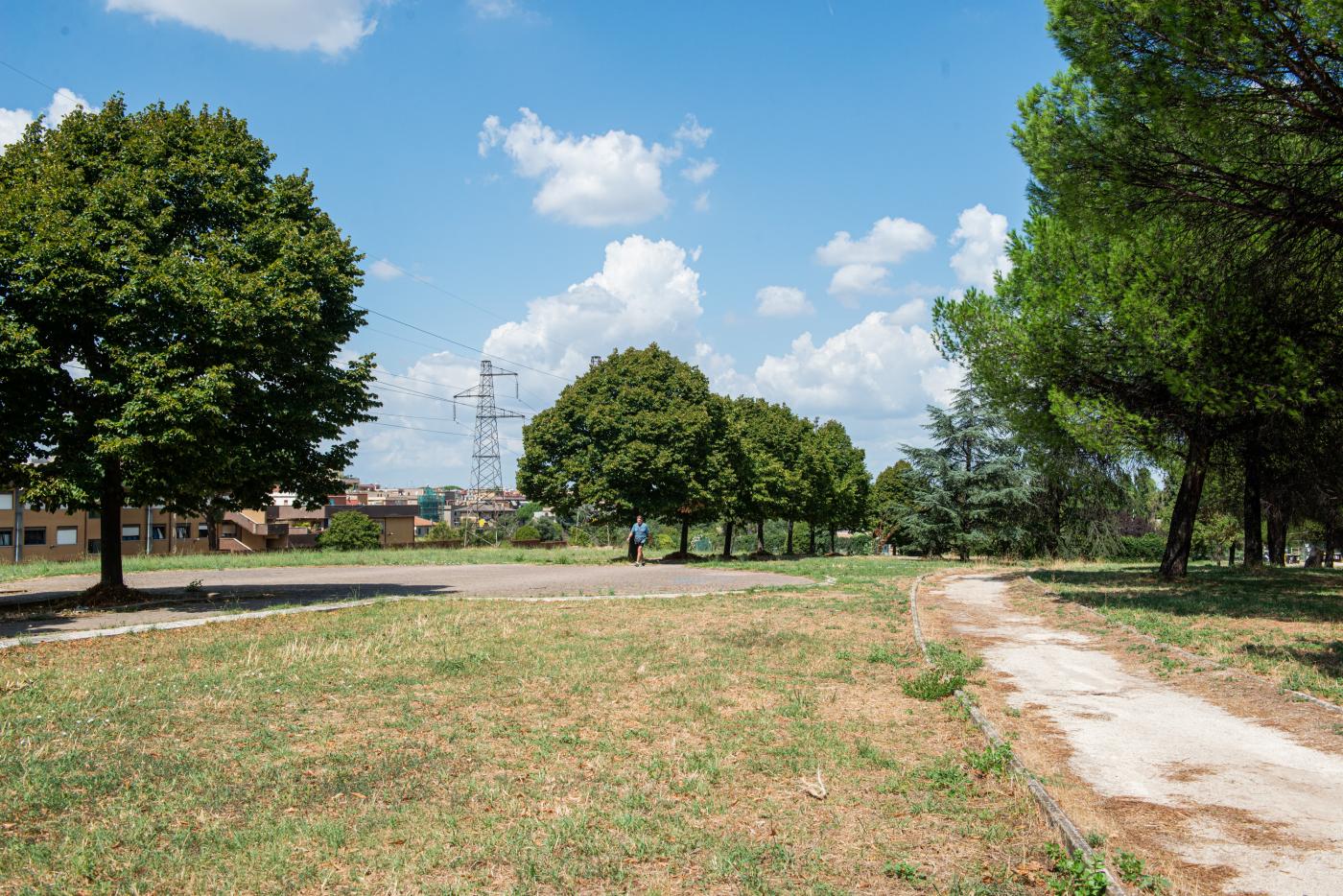 Roma, rapina e stupro ai danni di una 19enne a Tor Tre Teste: tre fermi Roma, rapina e stupro ai danni di una 19enne a Tor Tre Teste: tre fermi