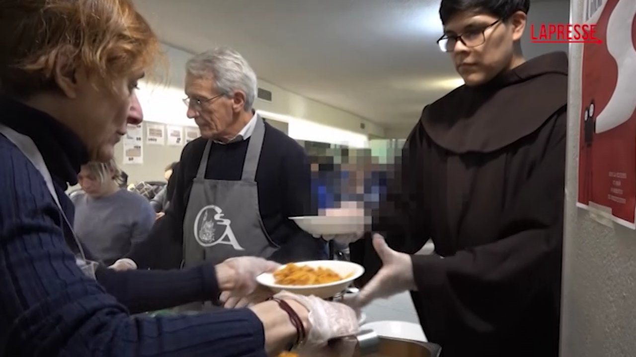 Povertà a Milano, la storia di Massimo: “Ho trovato il coraggio di chiedere aiuto”