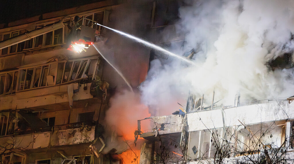 Ucraina, pesante attacco russo con missili e droni. Colpita Kiev: ci sono morti