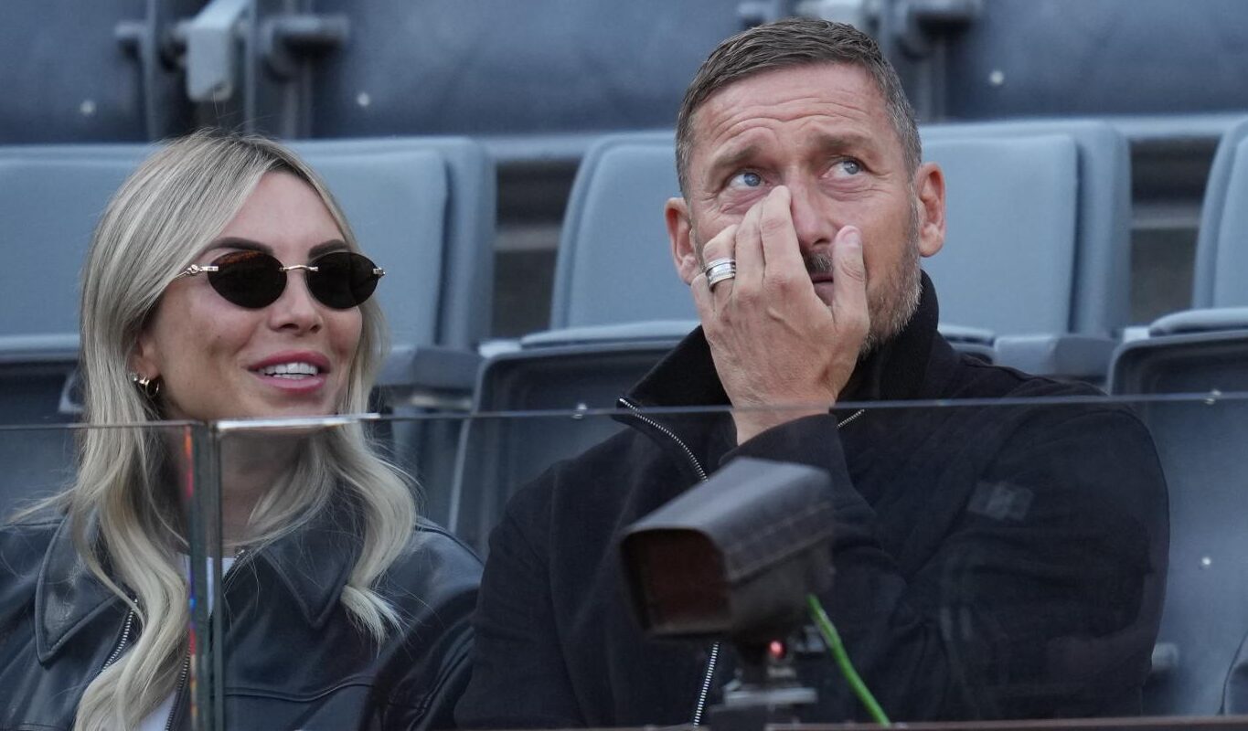 Caso Totti, Procura chiede archiviazione per ex calciatore e Noemi Bocchi Caso Totti, Procura chiede archiviazione per ex calciatore e Noemi Bocchi