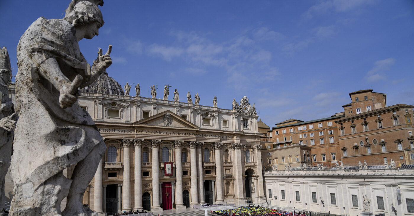 Vaticano: “Sesso unisce i coniugi, non si riduce a procreazione”