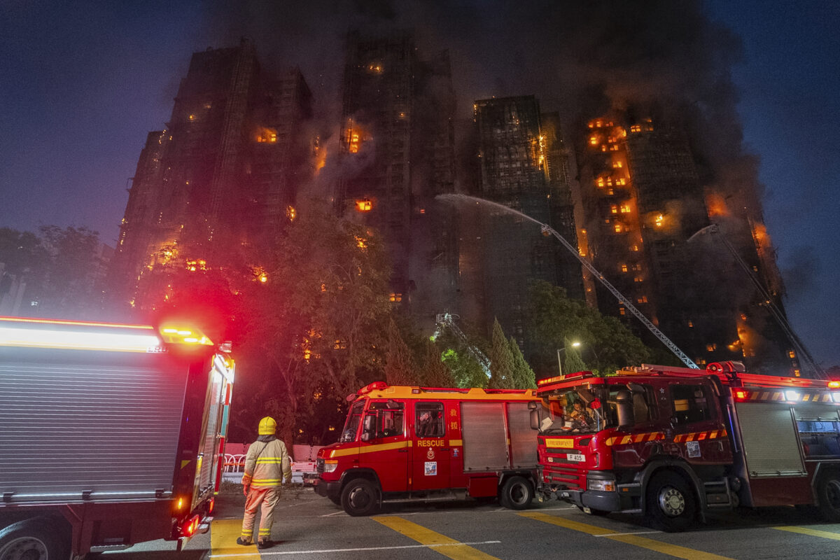 Hong Kong, enorme incendio in complesso residenziale: 44 morti e 271 dispersi