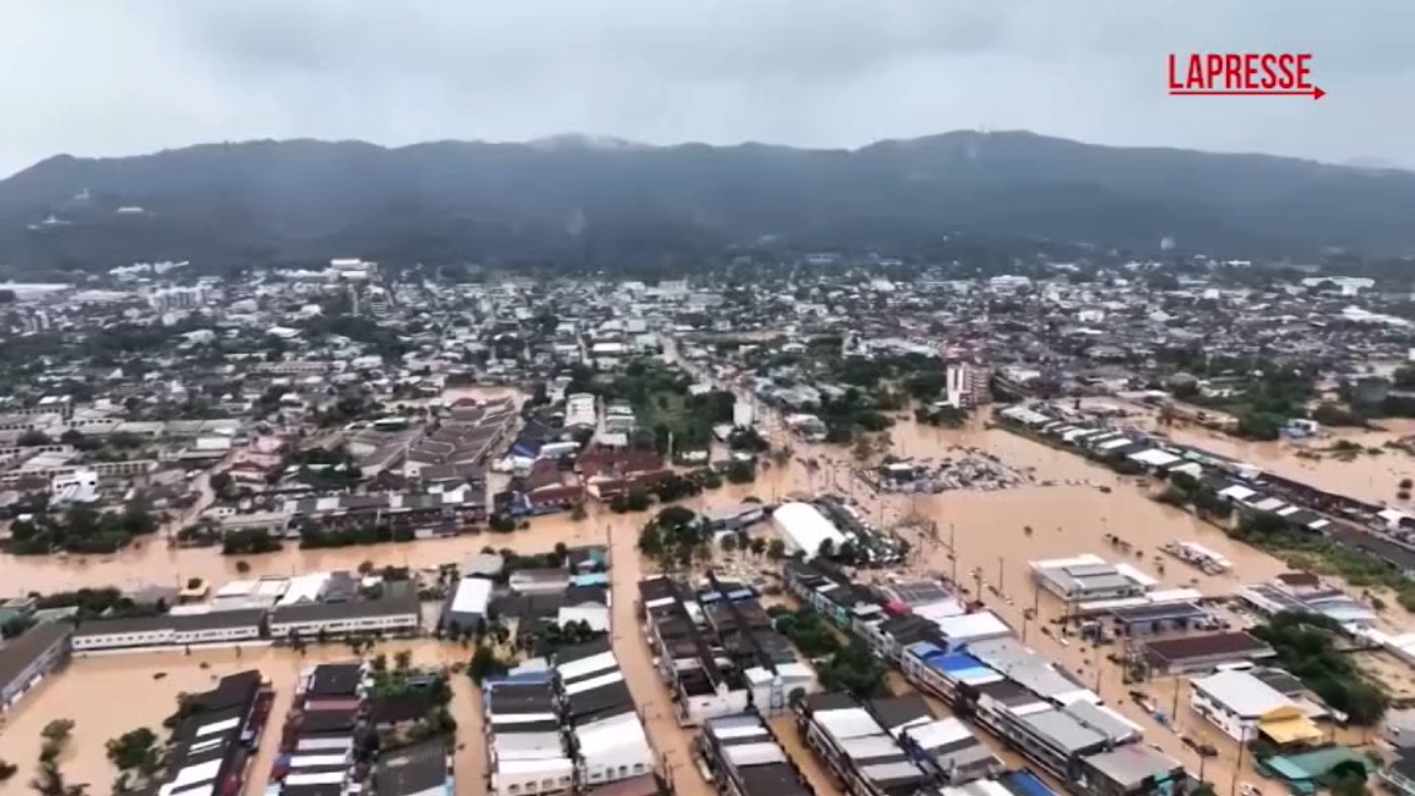 thailandia inondazioni nel sud evacuazioni e danni da Lapresse.it thailandia inondazioni nel sud evacuazioni e danni