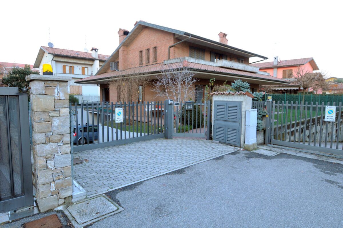 Yara Gambirasio, 15 anni fa la scomparsa della 13enne di Brembate: la storia in 10 foto Yara Gambirasio, 15 anni fa la scomparsa della 13enne di Brembate: la storia in 10 foto