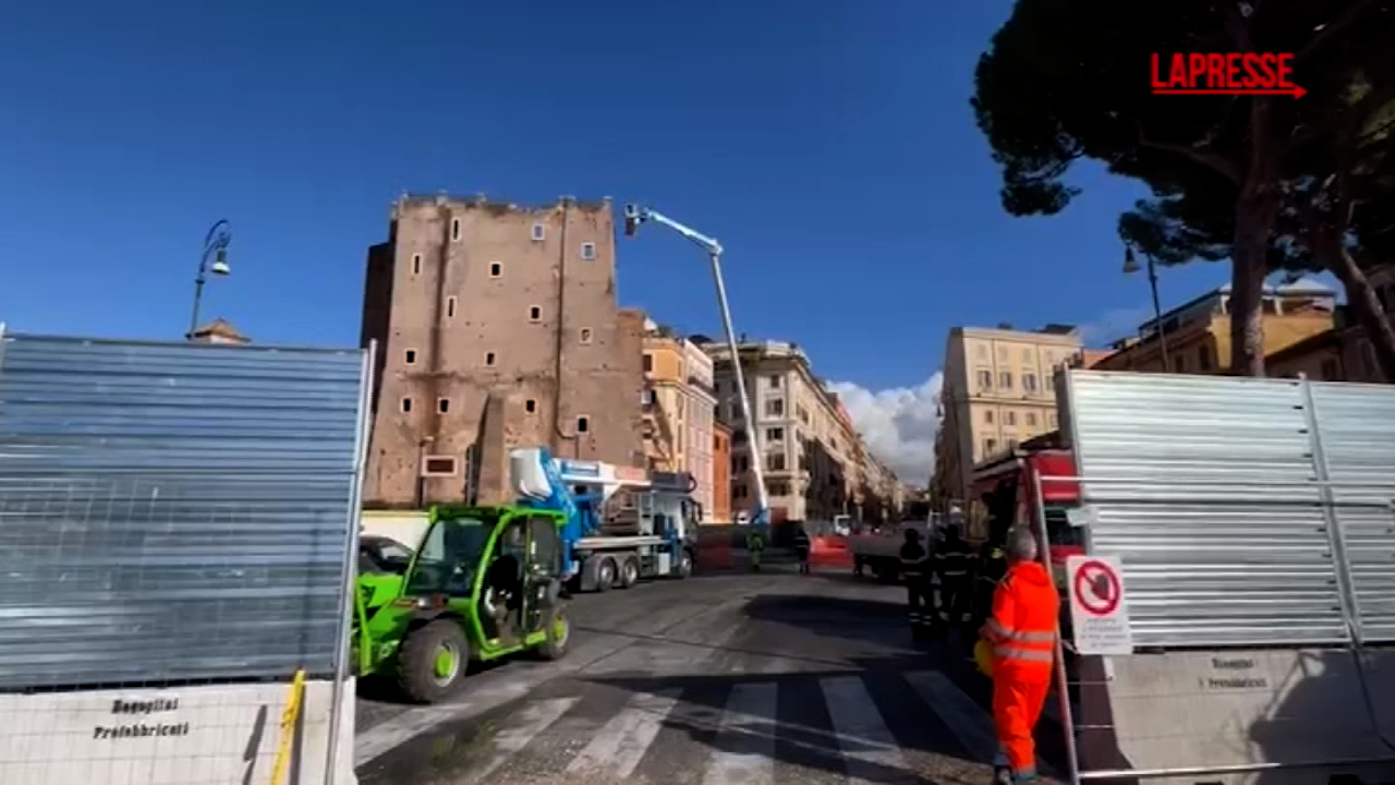 Torre dei Conti, al via i lavori di messa in sicurezza dopo il crollo Torre dei Conti, al via i lavori di messa in sicurezza dopo il crollo