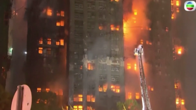 Incendio Hong Kong, le immagini dei primissimi istanti del rogo