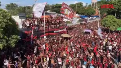 Copa Libertadores, Flamengo parte per la finale: la festa dei tifosi finisce in scontri con la polizia