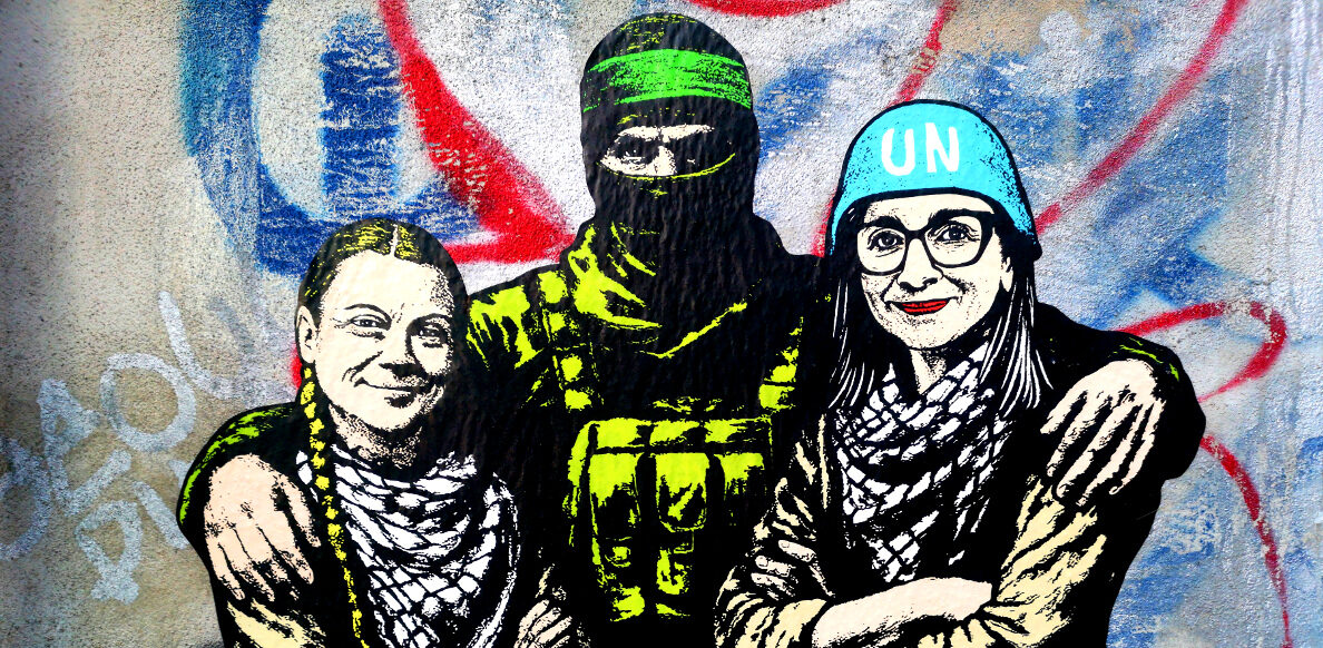 Gaza, a Roma murale con Albanese e Thunberg abbracciate da miliziano di Hamas