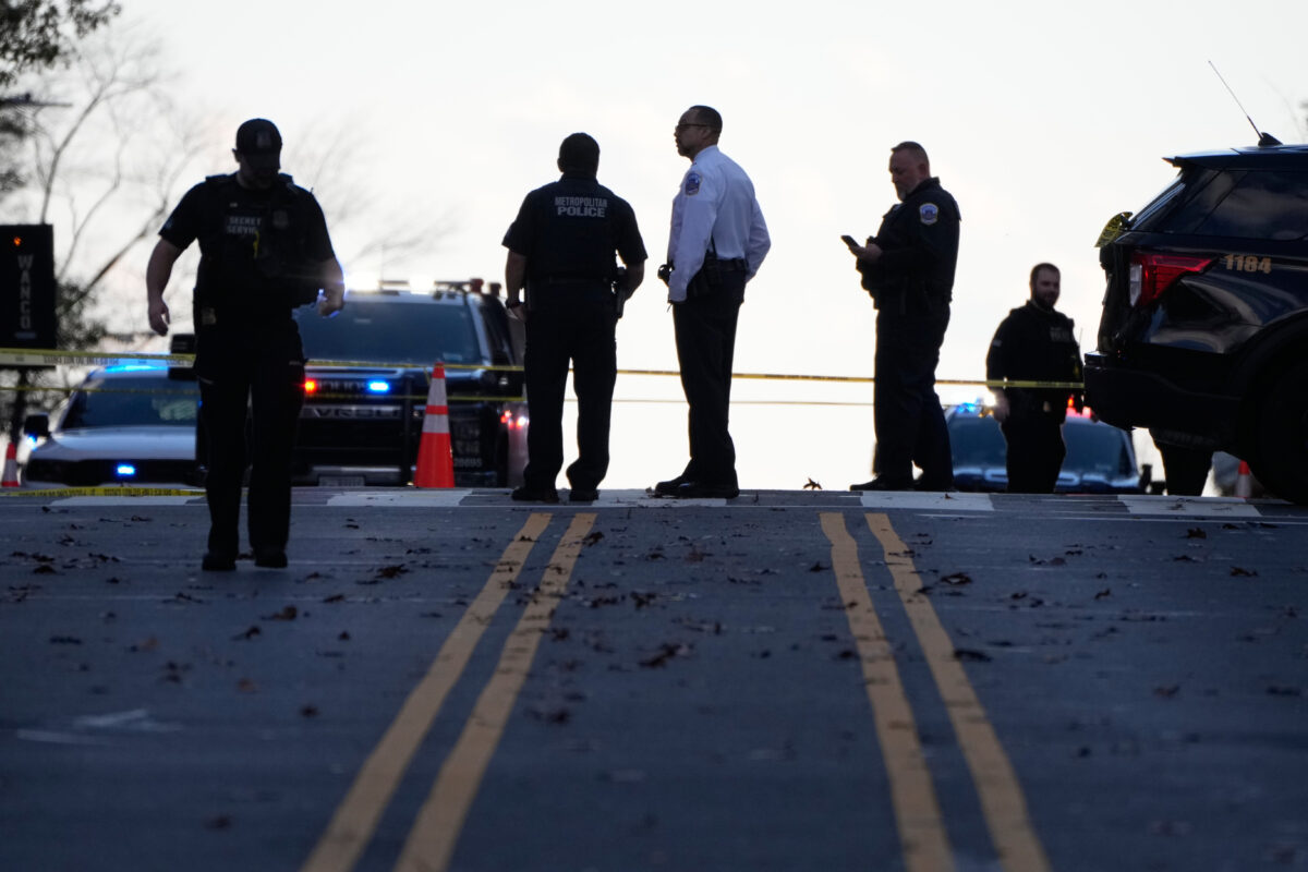 Washington, spari contro Guardia Nazionale: 2 soldati in gravi condizioni. Trump: “Atto di terrore”