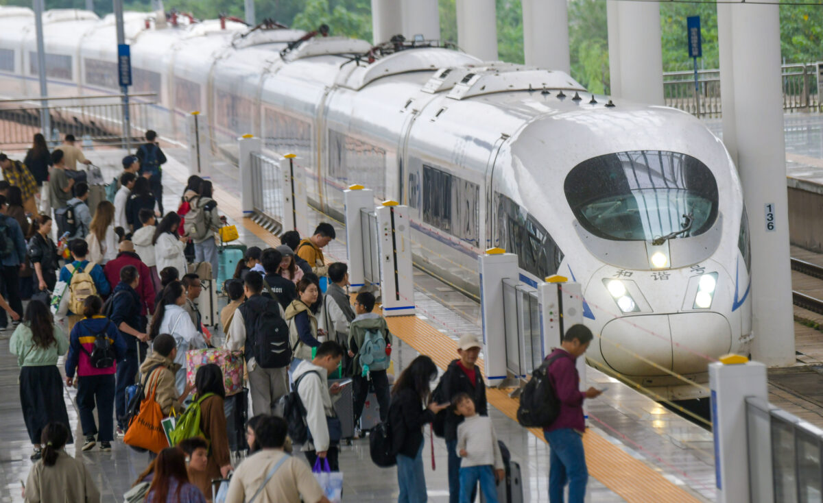 Cina, treno investe operai a Kunming: 11 morti e 2 feriti Cina, treno investe operai a Kunming: 11 morti e 2 feriti