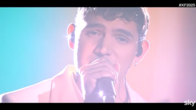 X Factor 2025, eroCaddeo porta "Viva la vida" con l'orchestra: il video