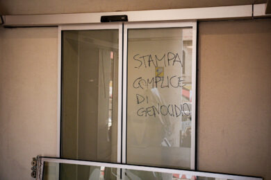 Assalto a sede La Stampa, 36 persone identificate. Polemica per le parole di Francesca Albanese