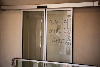 Assalto proPal a La Stampa, Albanese: “Condanno violenza ma sia monito per giornalisti”. Meloni: “Parole gravi”