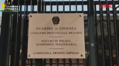 Maxi sequestro di sigarette di contrabbando a Brindisi: le immagini del blitz