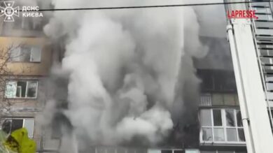 Ucraina, massiccio raid russo su Kiev: gli edifici devastati nella capitale