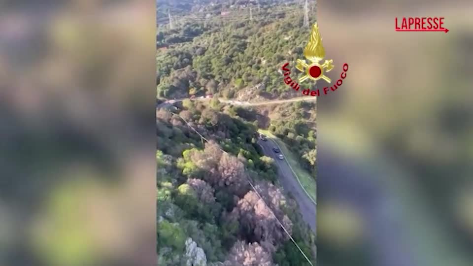 Incidente stradale, auto giù dal ponte nel Nuorese: i soccorsi