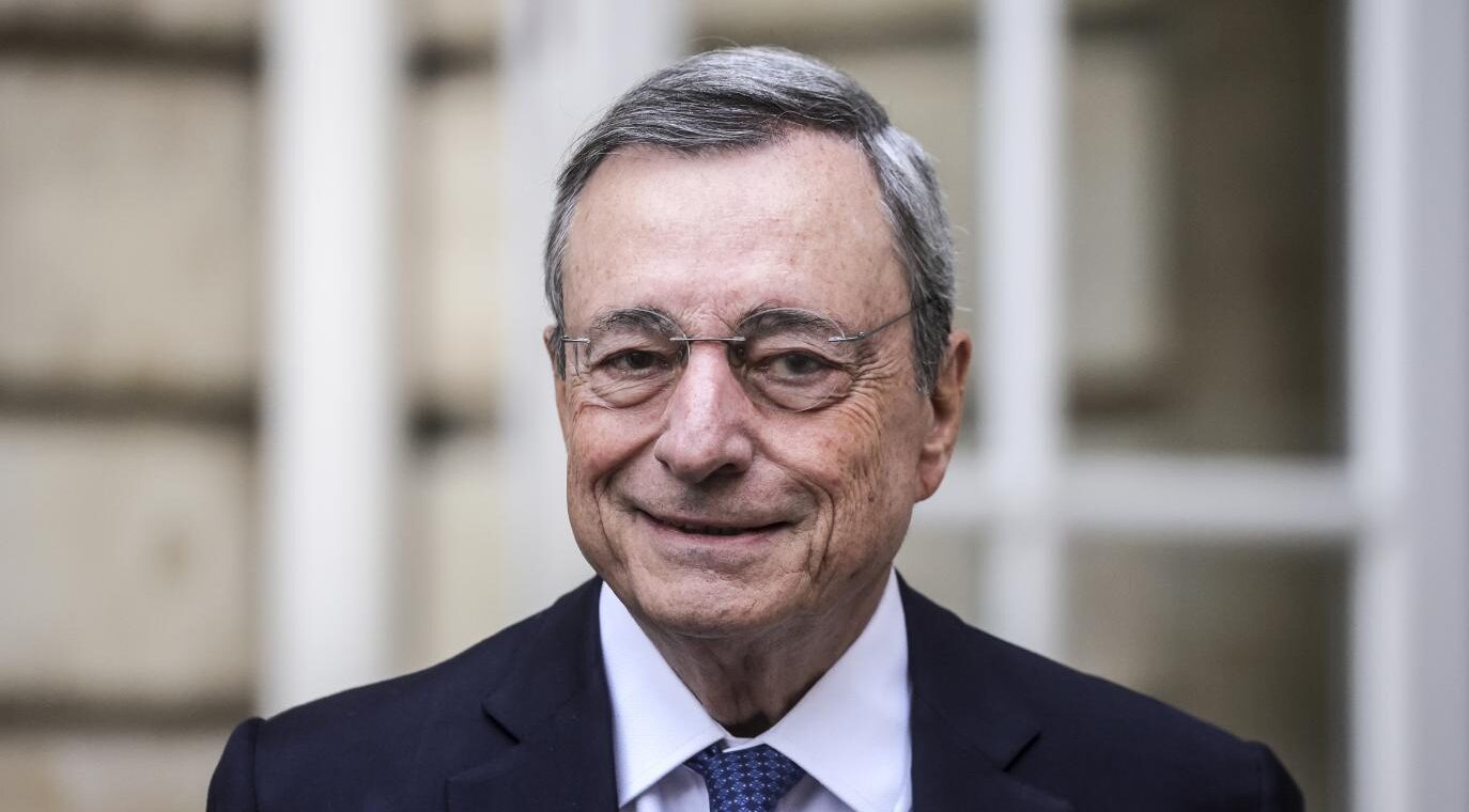 Draghi avverte Ue: “Rischia stagnazione se non colma divario AI”