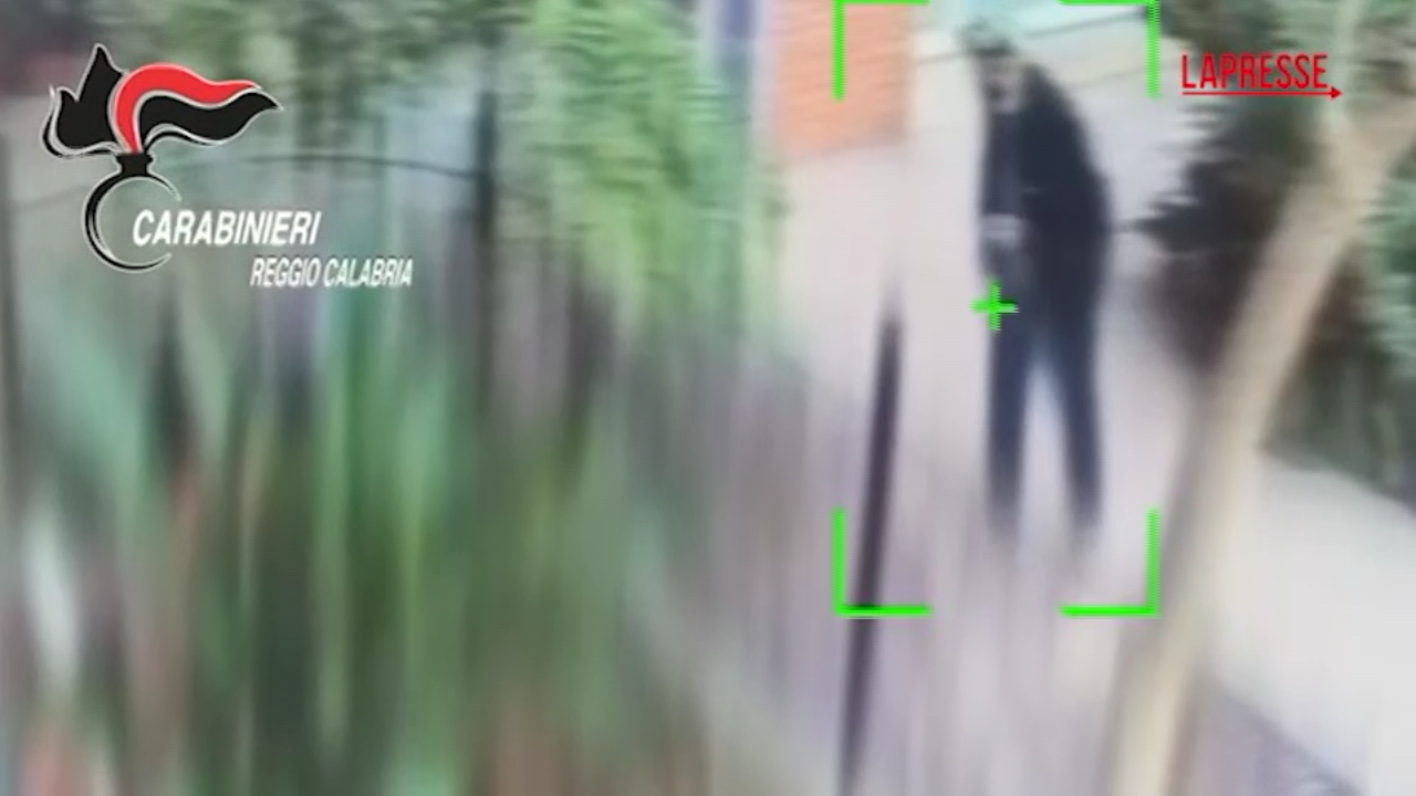 Reggio Calabria, si finge carabiniere e raggira un