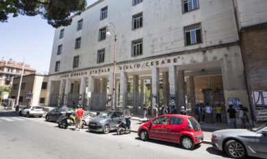 ‘Lista stupri’ al Giulio Cesare, lettera dei docenti: “Condanna ferma di scritta inqualificabile”