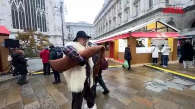 Milano, in piazza Duomo torna il tradizionale mercatino di Natale