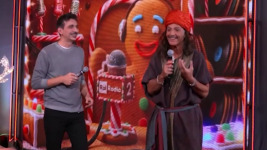 Fiorello si veste da Sandokan a “La Pennicanza” e scherza: “Vertici Rai stanno defibrillando Salgari”