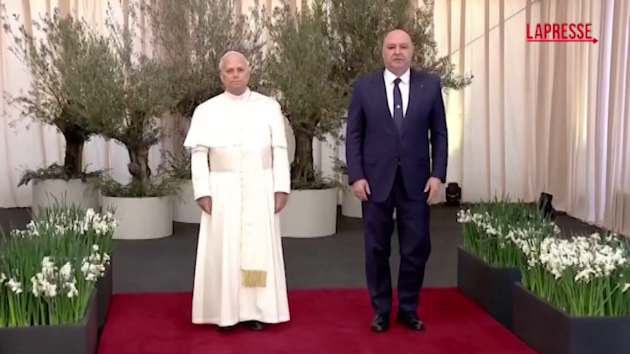 Papa Leone XIV lascia il Libano: "Stop ostilità nel Paese, lotta armata non porta benefici" Papa Leone XIV lascia il Libano: "Stop ostilità nel Paese, lotta armata non porta benefici"