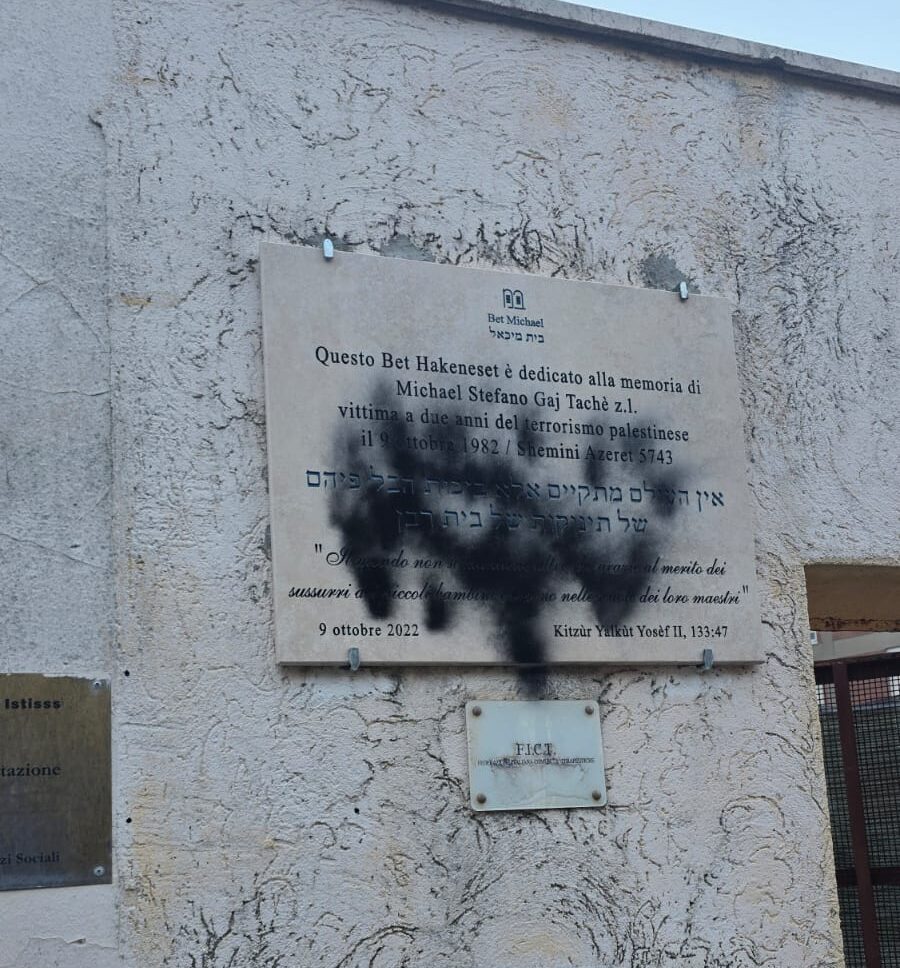 Sinagoga vandalizzata a Roma, procura indaga per odio razziale