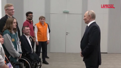 Russia, Putin incontra i volontari che aiutano i soldati