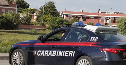Ancona, donna trovata morta in casa: si cerca il marito Ancona, donna trovata morta in casa: si cerca il marito