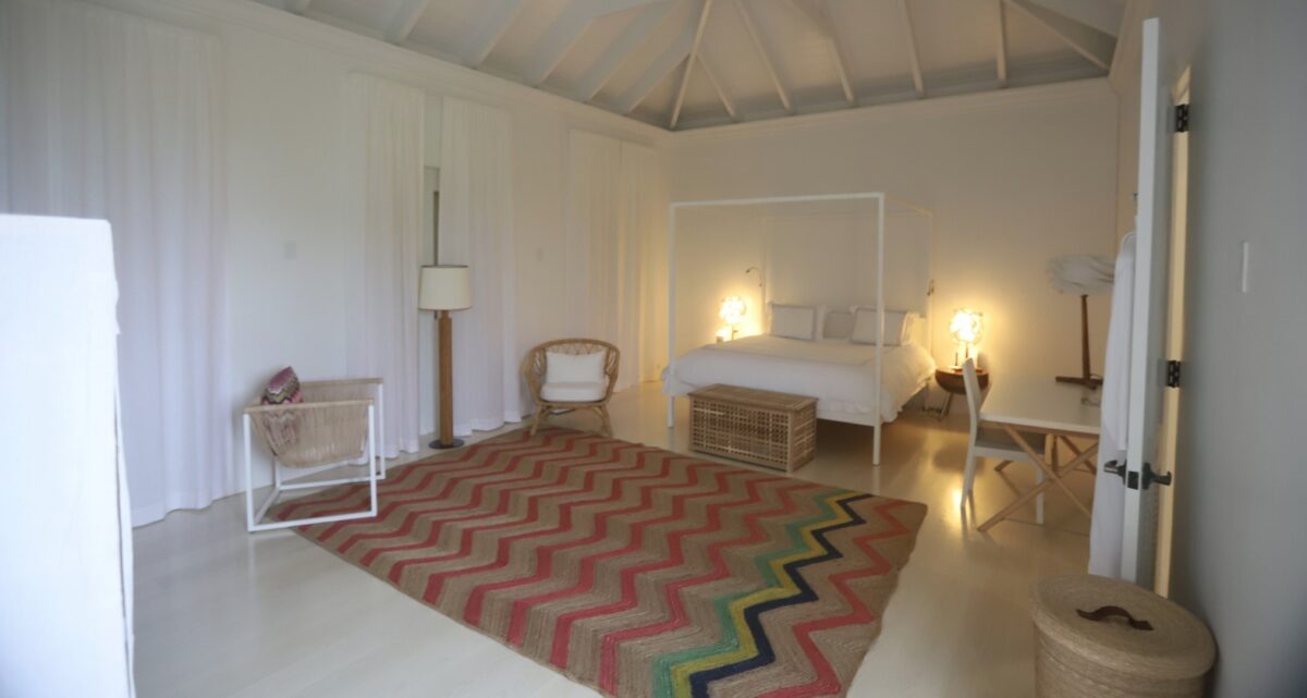 Caso Epstein, pubblicate le foto inedite della villa e della sua isola privata Caso Epstein, pubblicate le foto inedite della villa e della sua isola privata