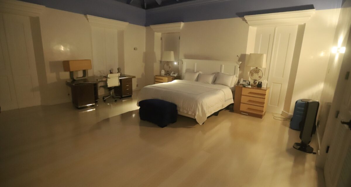 Caso Epstein, pubblicate le foto inedite della villa e della sua isola privata Caso Epstein, pubblicate le foto inedite della villa e della sua isola privata