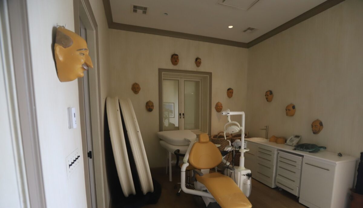 Caso Epstein, pubblicate le foto inedite della villa e della sua isola privata Caso Epstein, pubblicate le foto inedite della villa e della sua isola privata