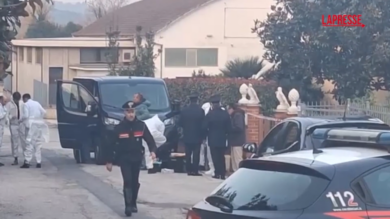 Ancona, donna trovata morta in casa: si cerca il marito