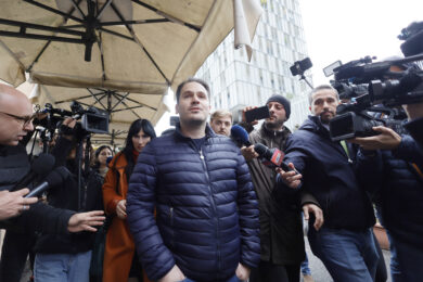 Delitto Garlasco, dna sotto unghie Poggi compatibile con Sempio. Il perito: “Identificazione impossibile”