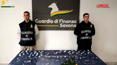 Savona, maxi sequestro di gioielli e capi d'abbigliamento falsi: sei denunce