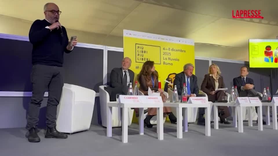 Passaggio al Bosco a “Più libri più liberi”, Raimo: "No censura ma attenzione a regole democratiche" Passaggio al Bosco a “Più libri più liberi”, Raimo: "No censura ma attenzione a regole democratiche"